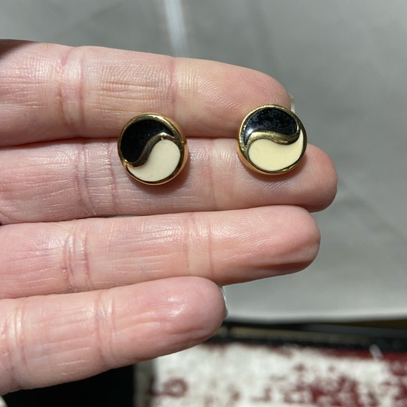 Black and Creamy-White Swirl Stud Pierced Earrings - Picture 1 of 5